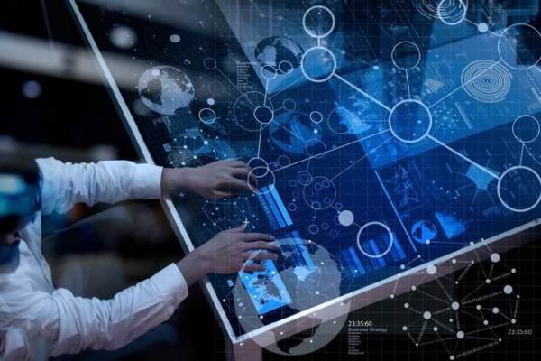 文科生轉(zhuǎn)戰(zhàn)計算機(jī)硬件開發(fā) 機(jī)遇、挑戰(zhàn)與建議